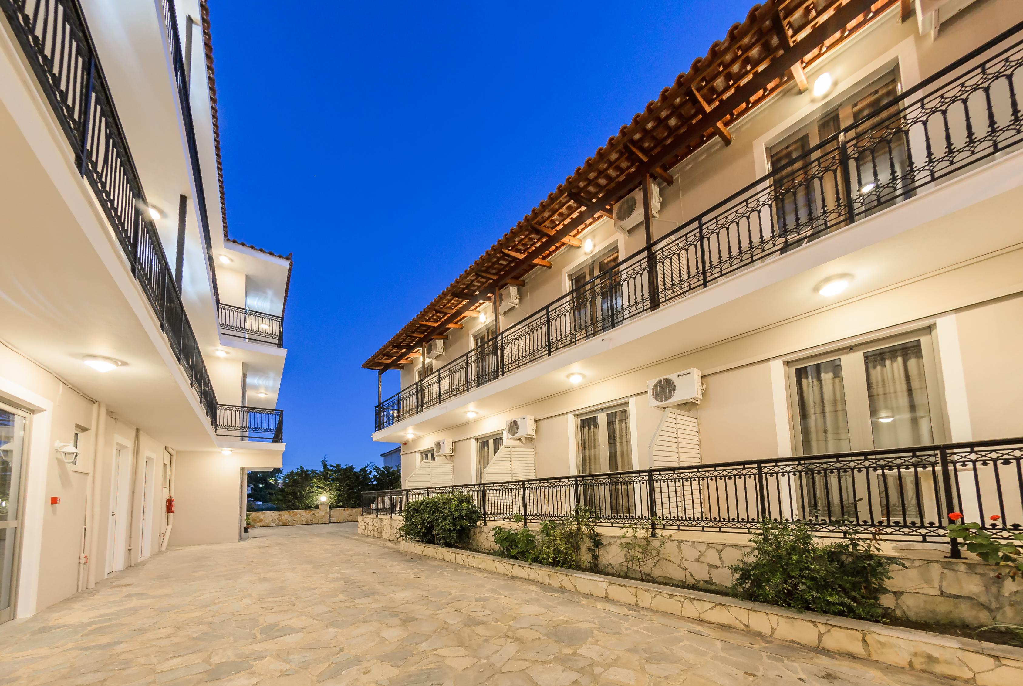 Karras Hotel Лаганас Экстерьер фото