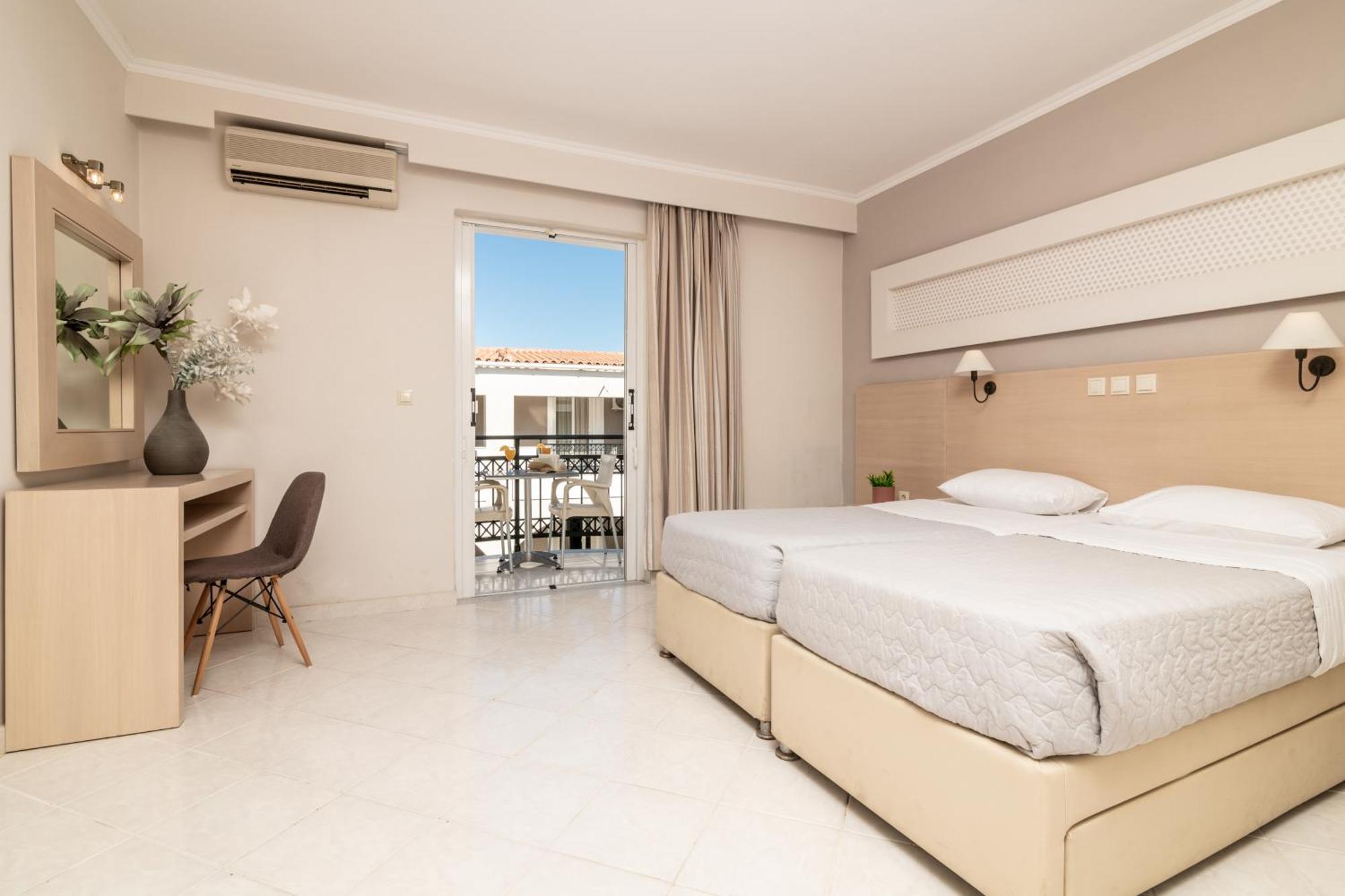 Karras Hotel Лаганас Экстерьер фото
